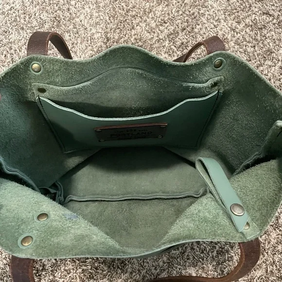 Portland Leather Classic Medium Tote - Picture 4 of 5